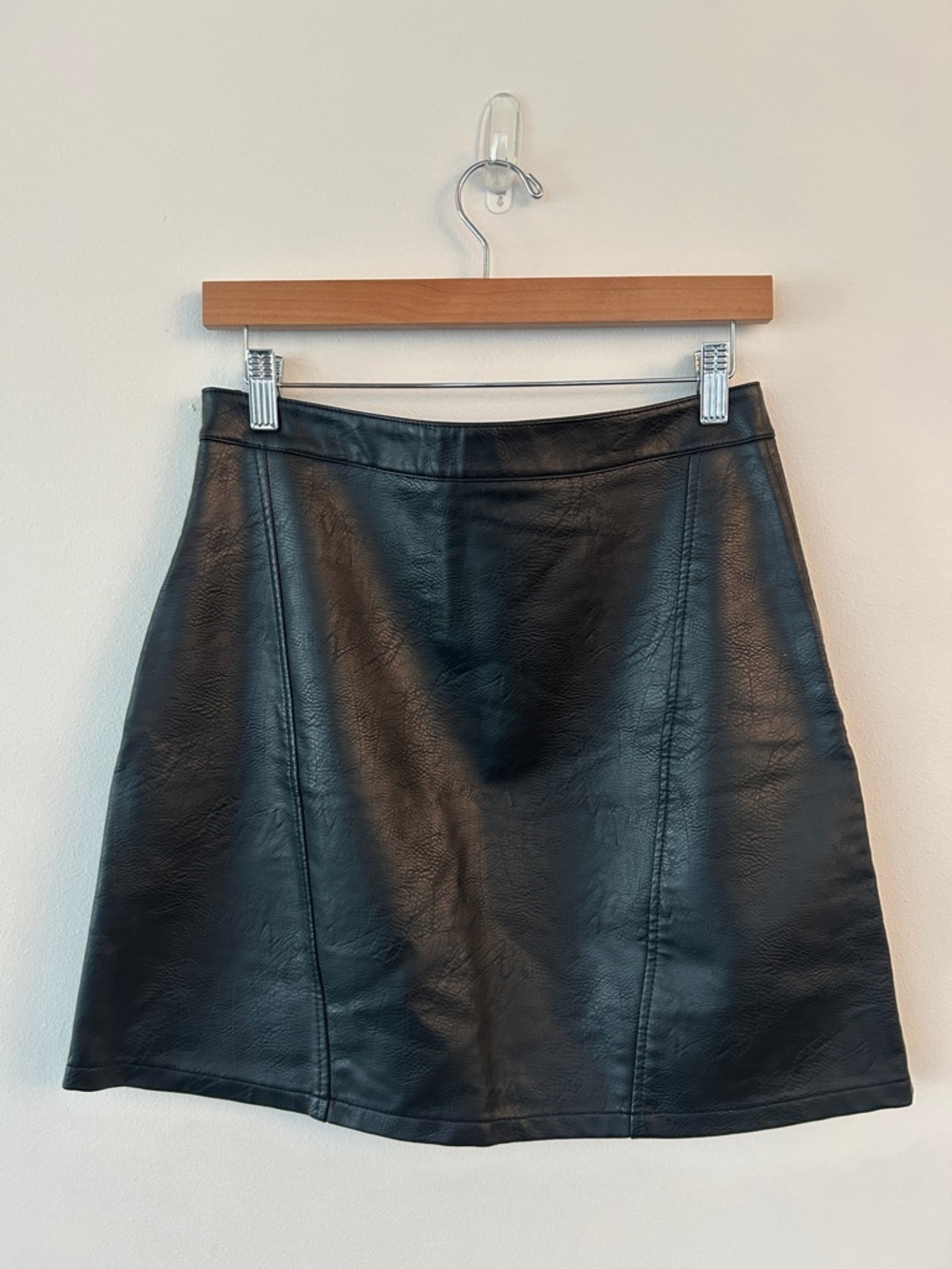 Zara Black Faux Leather Mini Skirt with Side Zipper - Picture 3 of 4
